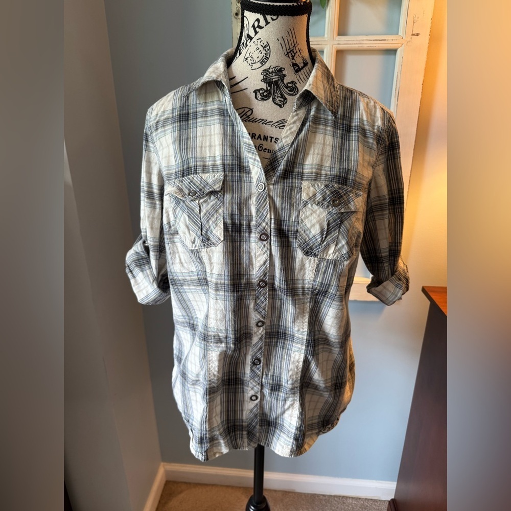 Women’s Petite Sonoma White and Blue Plaid Snap Down Shirt Size Medium
